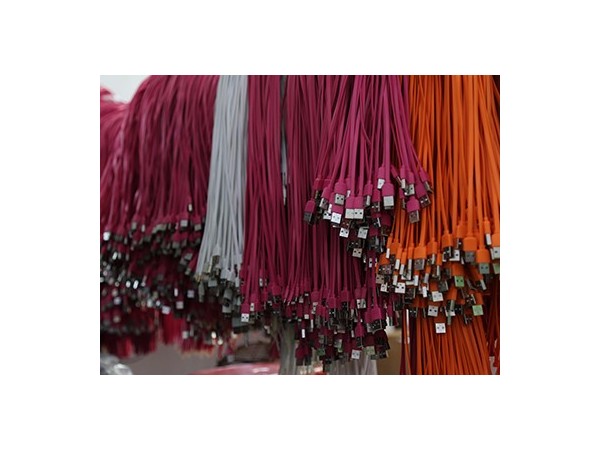 電子設(shè)備廠商如何選擇定制數(shù)據(jù)線廠家？