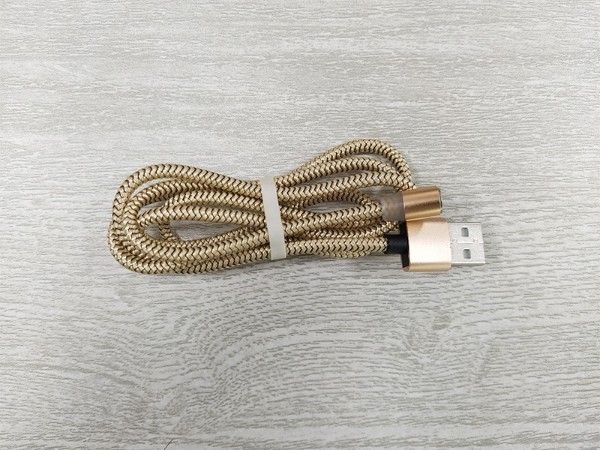 三合一磁吸數(shù)據(jù)線，聯(lián)鑫德誠(chéng)數(shù)據(jù)線定制廠家